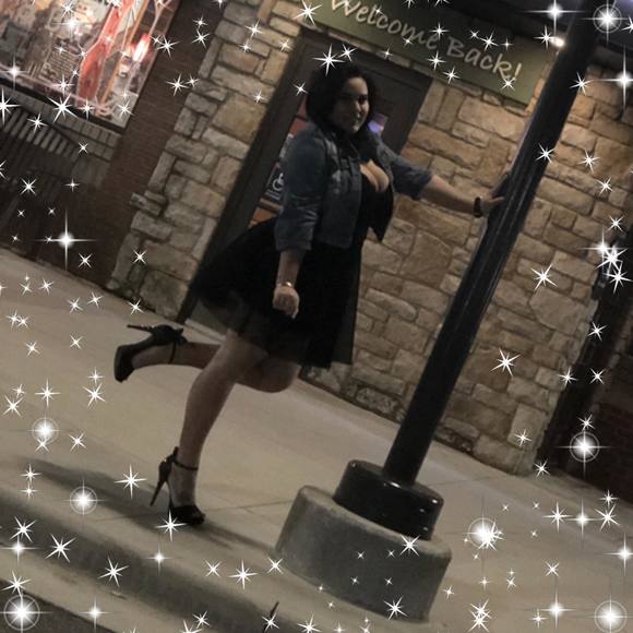 Meet your Posher, Yoanet - Picture 1 of 1